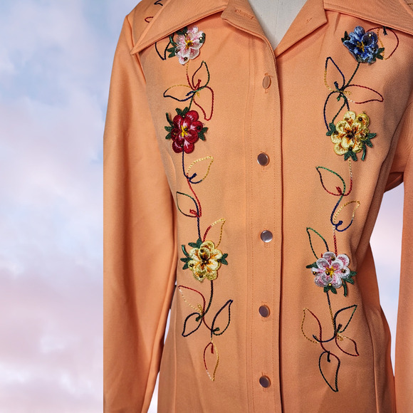 Vtg 60s JCPenney Light Pastel Orange Colorful Embroidered Flowers Funky Top - Picture 2 of 7
